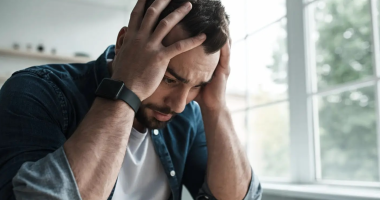 ¿Siempre está preocupado aunque todo vaya bien? Podría tratarse de ansiedad funcional